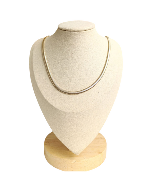 Collar tipo serpiente dorado